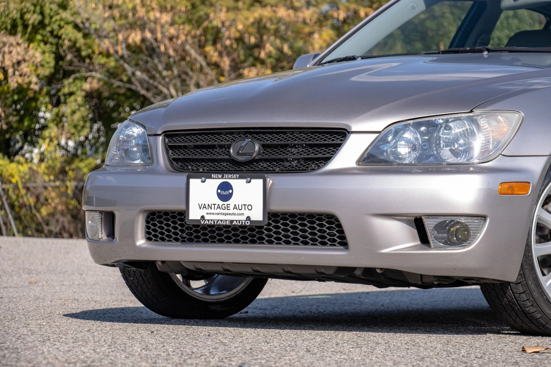 2003 Lexus IS 1st Gen - Image 27 of 31