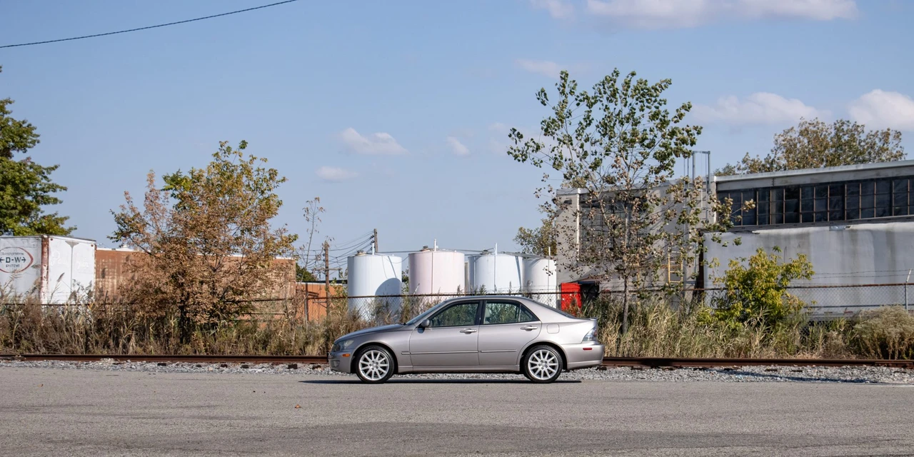2003 Lexus IS 1st Gen - Image 22 of 31