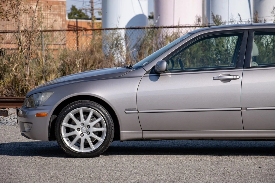 2003 Lexus IS 1st Gen - Image 23 of 31
