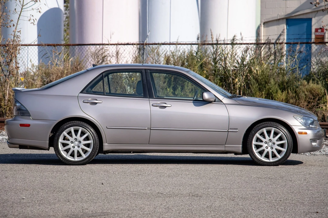 2003 Lexus IS 1st Gen - Image 12 of 31
