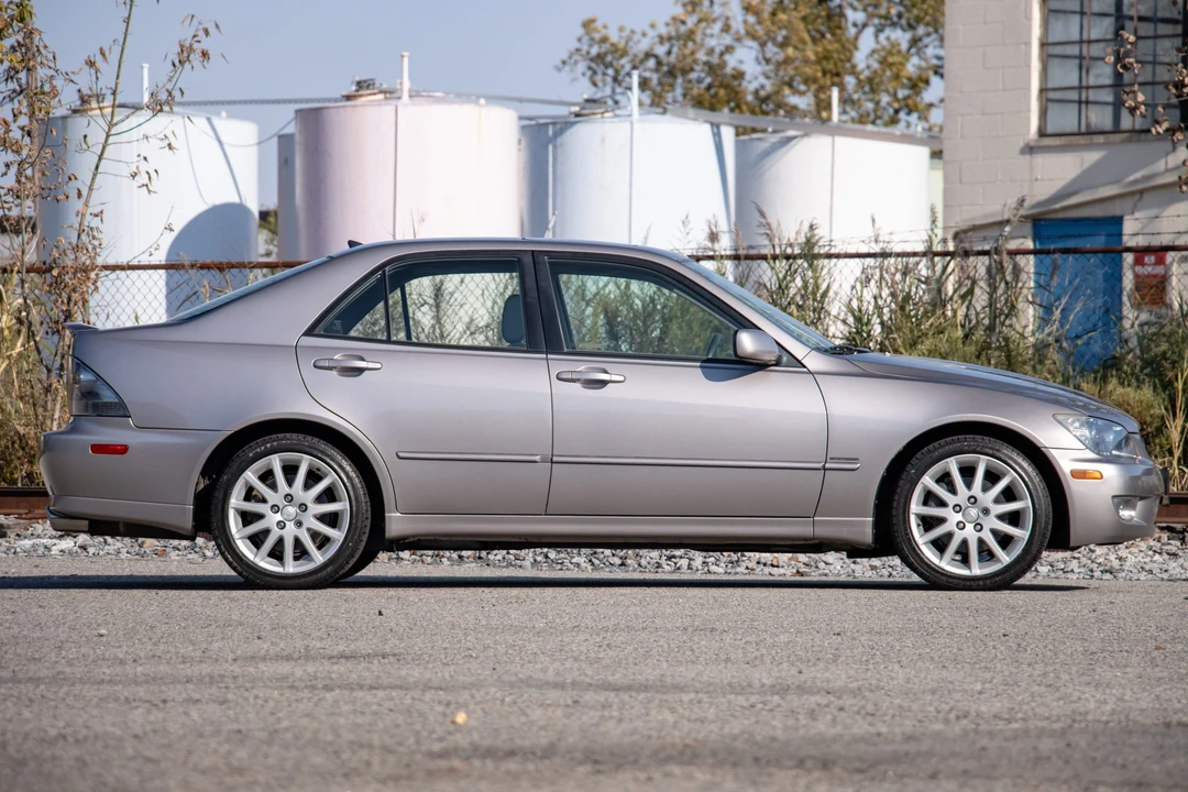 2003 Lexus IS 1st Gen - Image 11 of 31