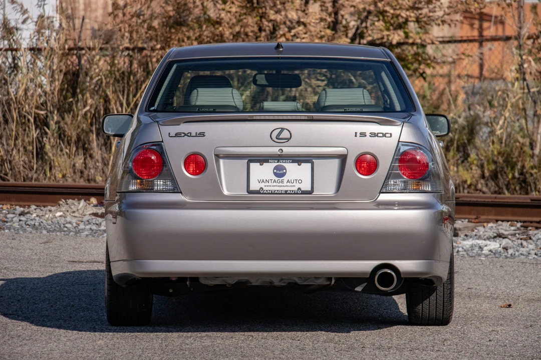 2003 Lexus IS 1st Gen - Image 16 of 31