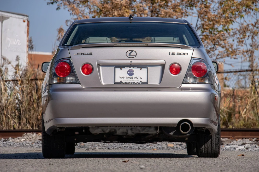 2003 Lexus IS 1st Gen - Image 17 of 31