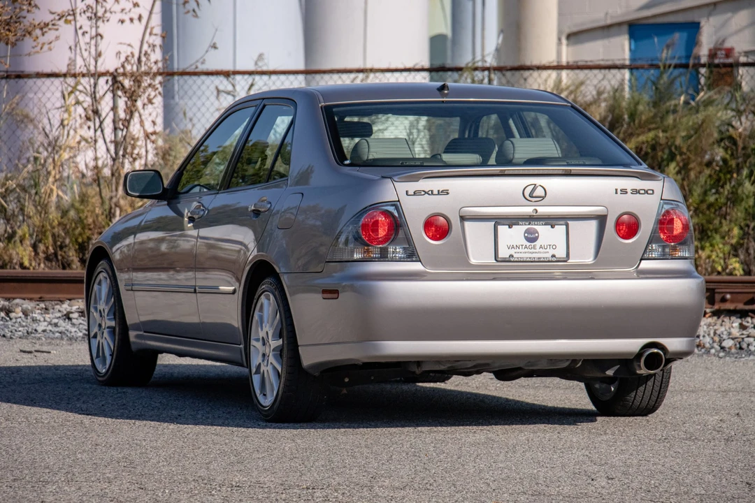 2003 Lexus IS 1st Gen - Image 18 of 31