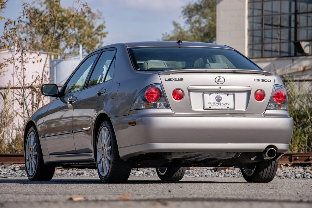 2003 Lexus IS 1st Gen - Image 19 of 31