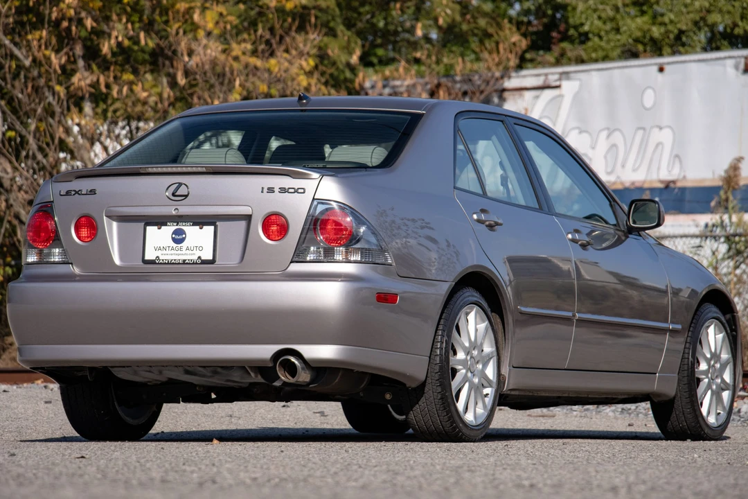 2003 Lexus IS 1st Gen - Image 15 of 31