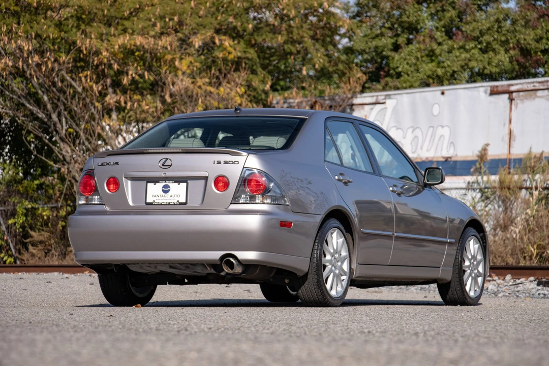 2003 Lexus IS 1st Gen - Image 14 of 31
