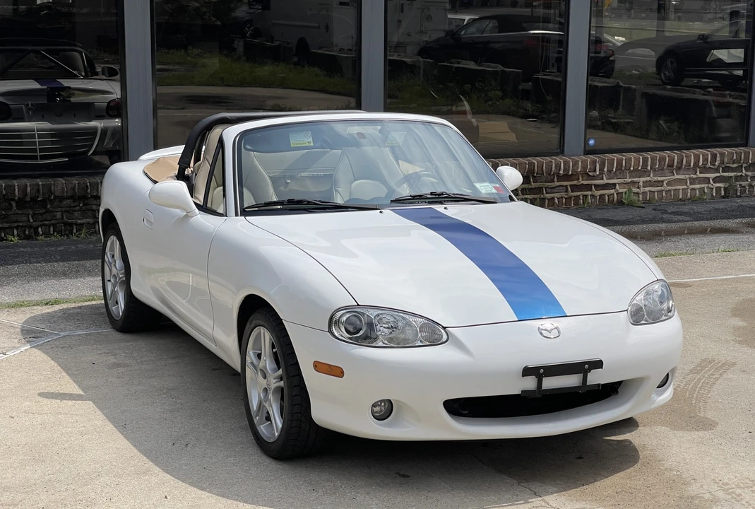 2004 Mazda NB MX-5 Miata - Image 2 of 31