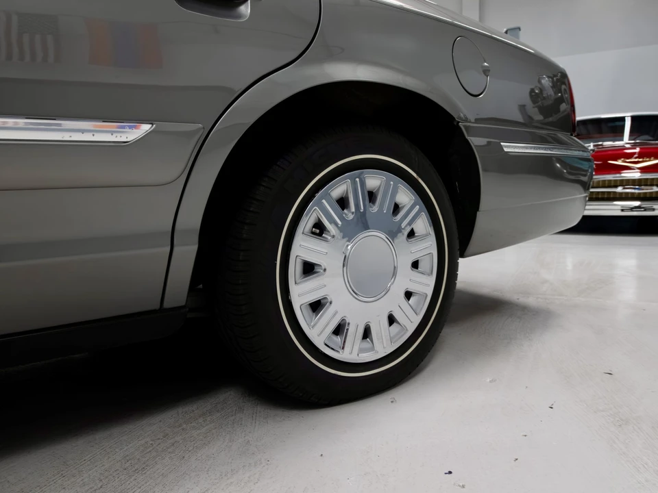 2004 Mercury Grand Marquis - Image 26 of 31