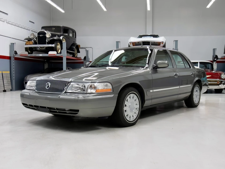 2004 Mercury Grand Marquis - Image 2 of 31