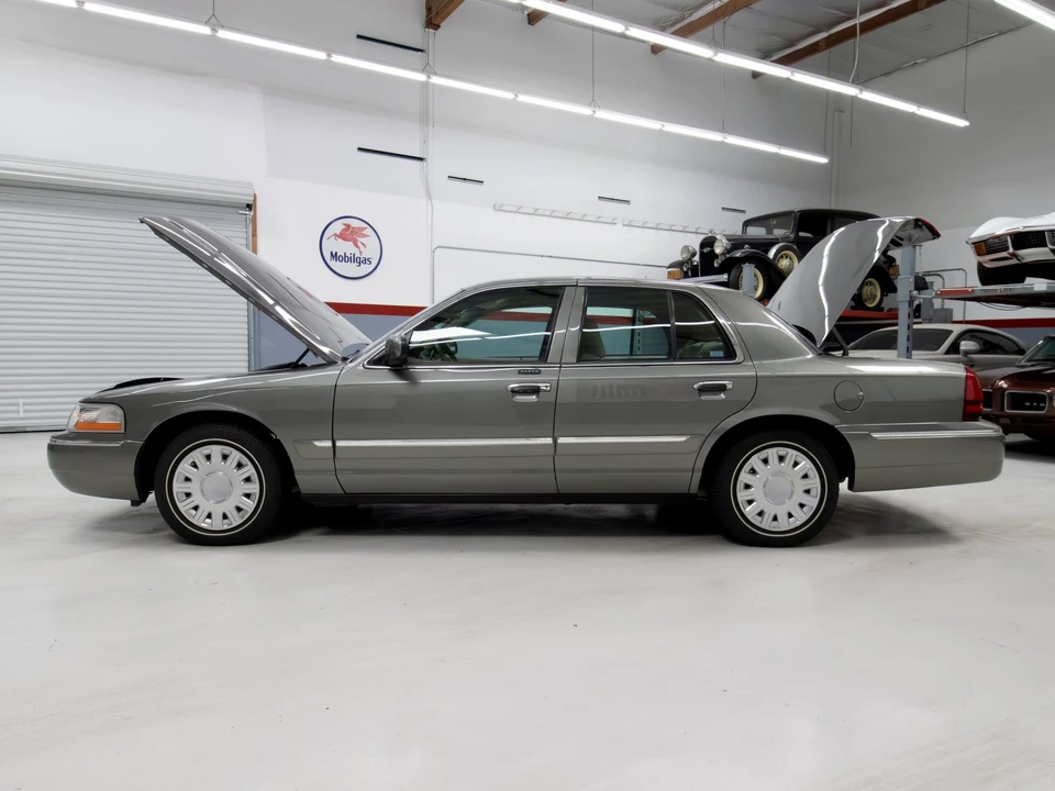 2004 Mercury Grand Marquis - Image 10 of 31