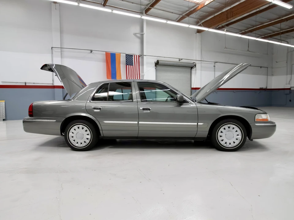 2004 Mercury Grand Marquis - Image 11 of 31