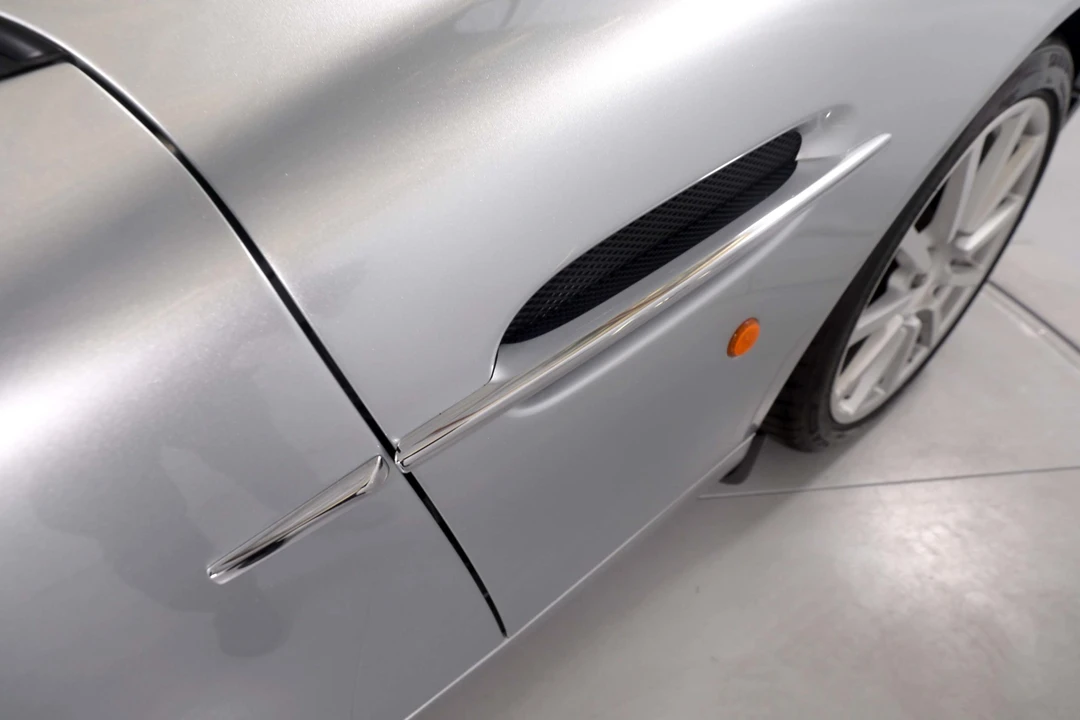 2005 Aston Martin Vanquish 1st Gen - Image 29 of 31