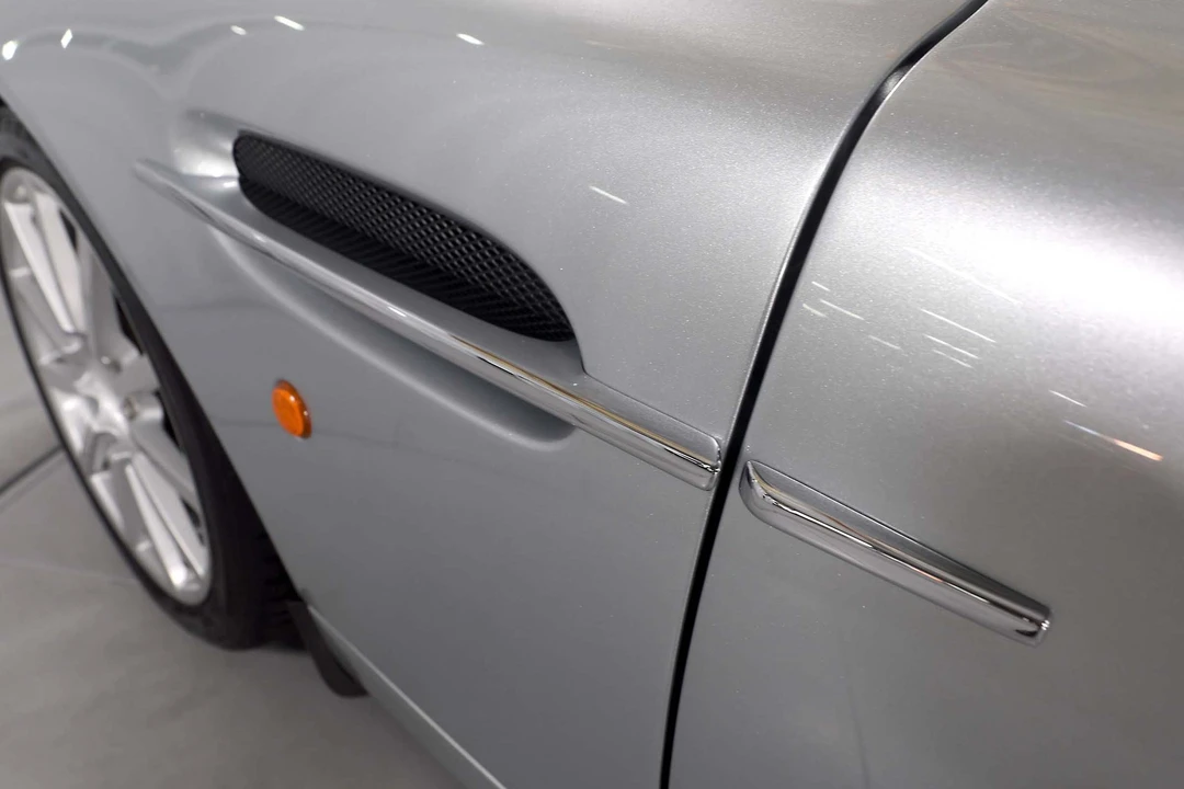 2005 Aston Martin Vanquish 1st Gen - Image 28 of 31