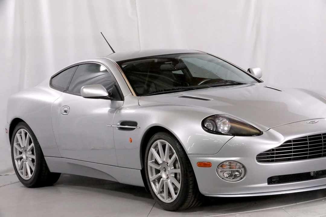 2005 Aston Martin Vanquish 1st Gen - Image 19 of 31