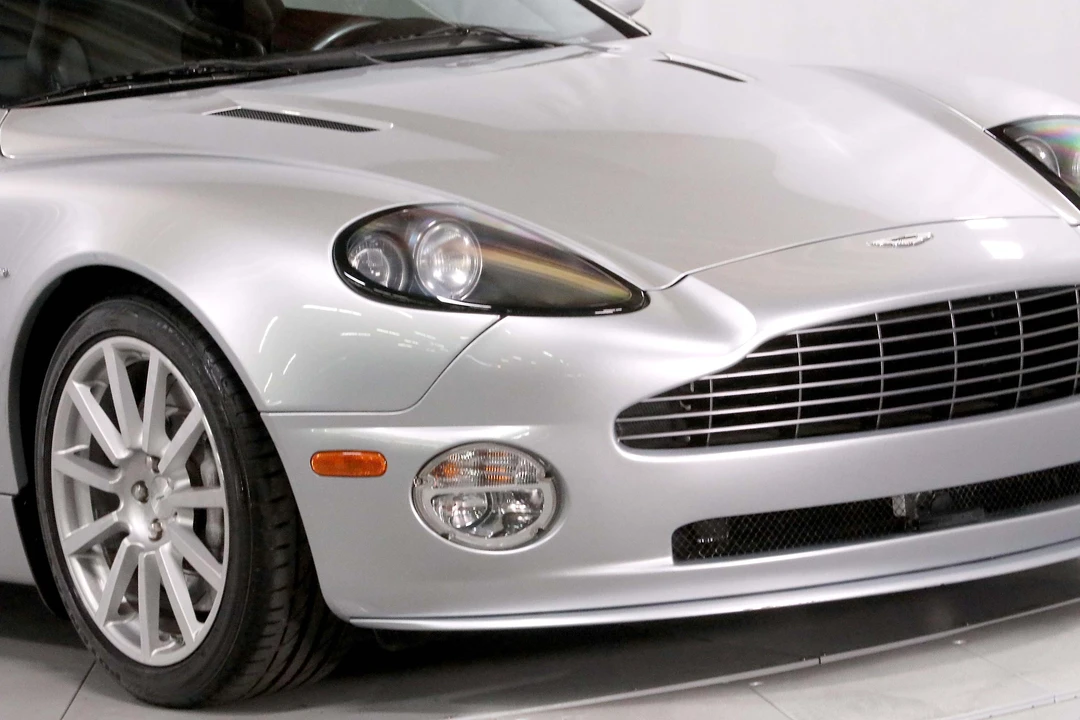 2005 Aston Martin Vanquish 1st Gen - Image 18 of 31
