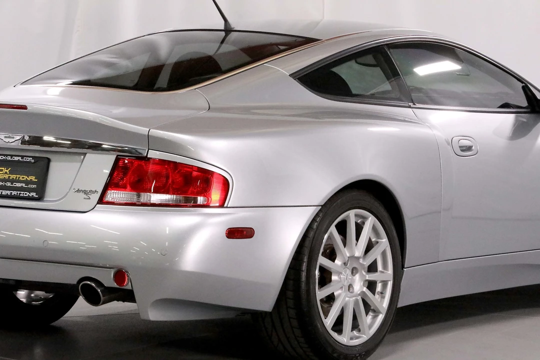 2005 Aston Martin Vanquish 1st Gen - Image 14 of 31