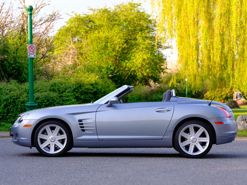 2005 Chrysler Crossfire - Image 10 of 31