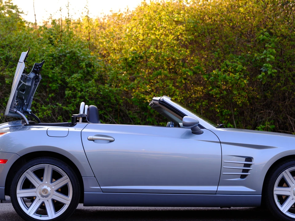 2005 Chrysler Crossfire - Image 19 of 31