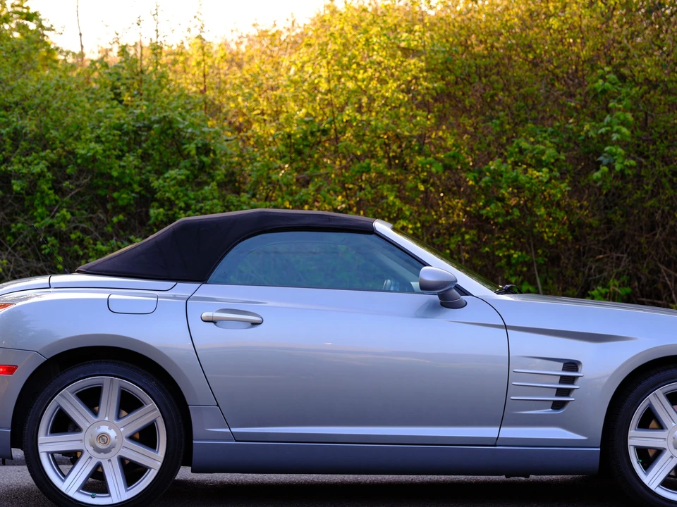 2005 Chrysler Crossfire - Image 18 of 31