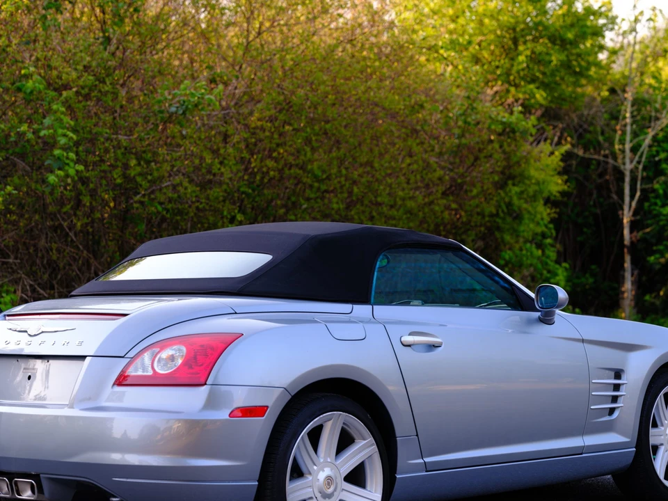 2005 Chrysler Crossfire - Image 17 of 31