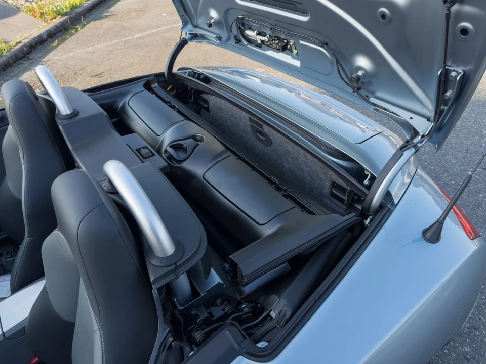 2005 Chrysler Crossfire - Image 24 of 31