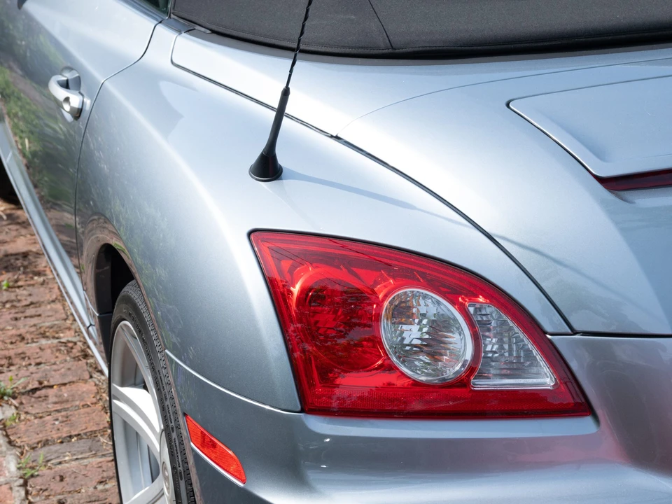 2005 Chrysler Crossfire - Image 28 of 31