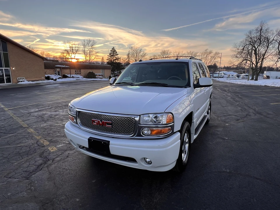 2005 GMC Yukon 2nd Gen - Image 18 of 31