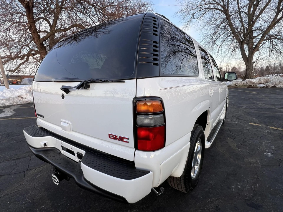 2005 GMC Yukon 2nd Gen - Image 9 of 31