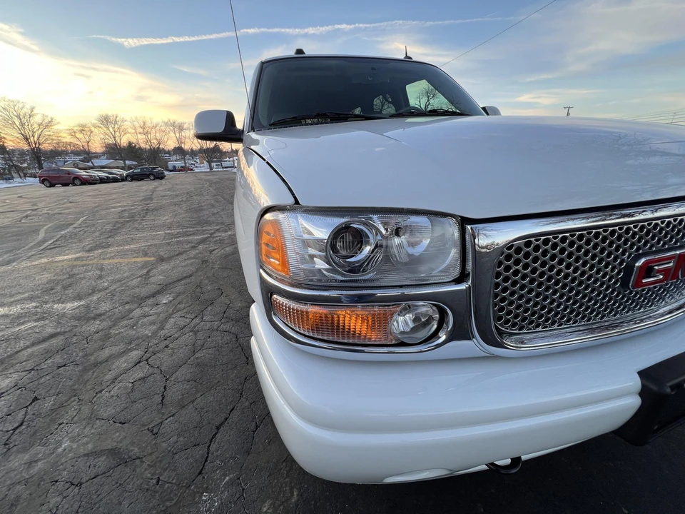 2005 GMC Yukon 2nd Gen - Image 19 of 31