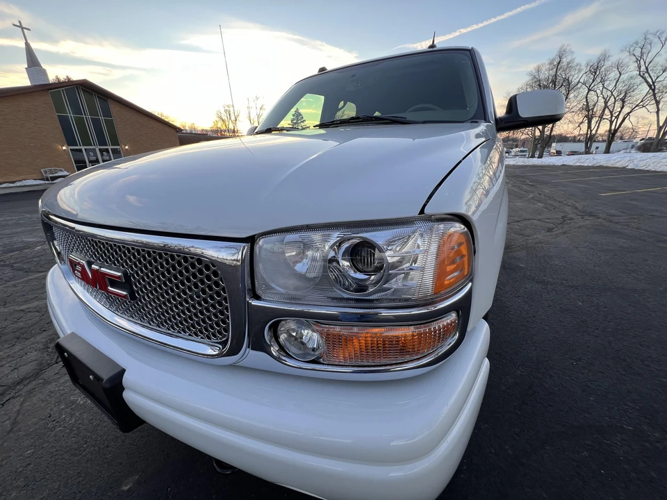 2005 GMC Yukon 2nd Gen - Image 23 of 31