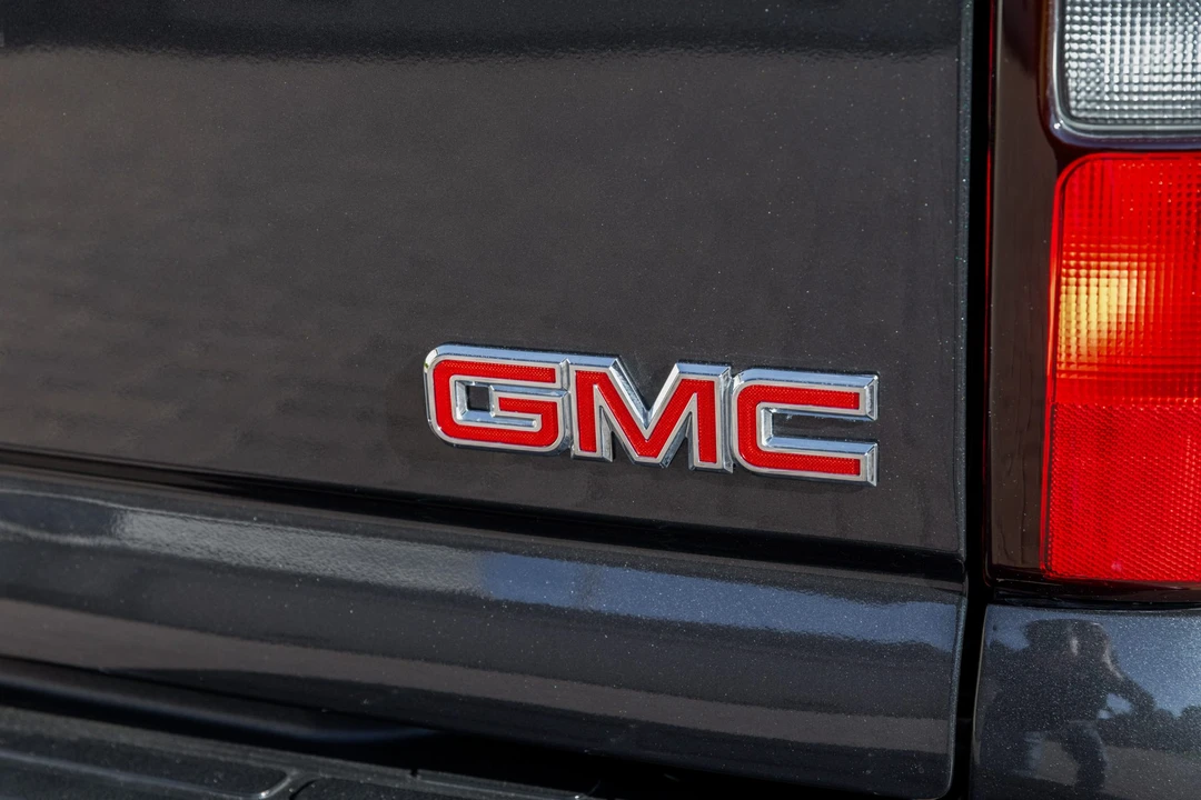 2005 GMC Yukon 2nd Gen - Image 25 of 31