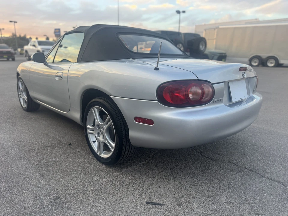 2005 Mazda NB MX-5 Miata - Image 16 of 31
