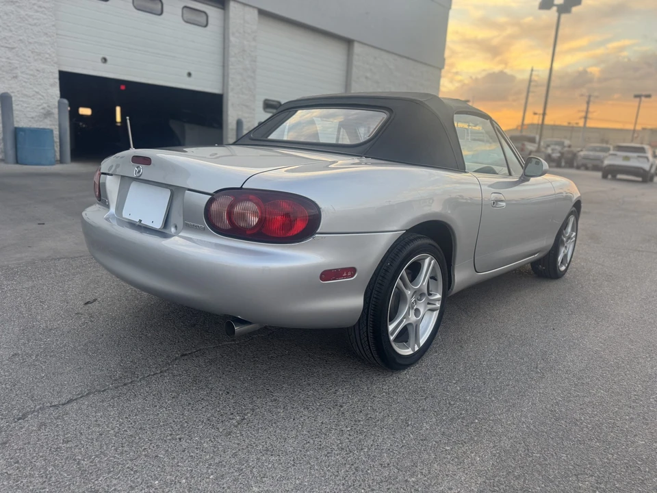 2005 Mazda NB MX-5 Miata - Image 18 of 31