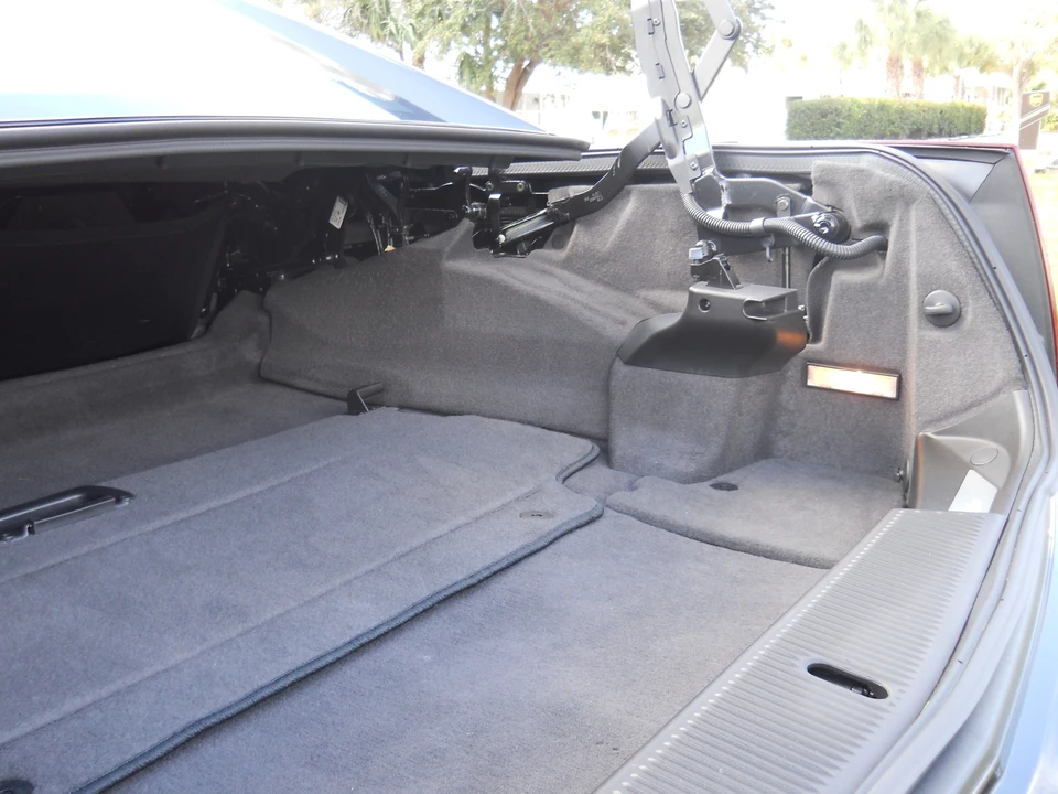 2006 Cadillac XLR-V - Image 27 of 31