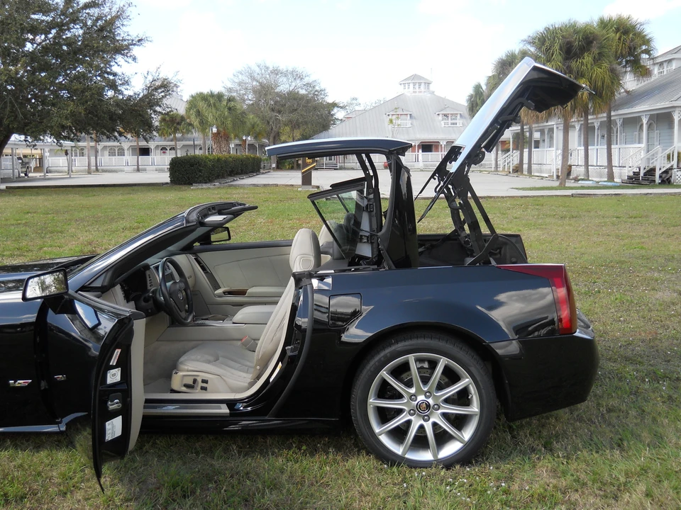 2006 Cadillac XLR-V - Image 11 of 31