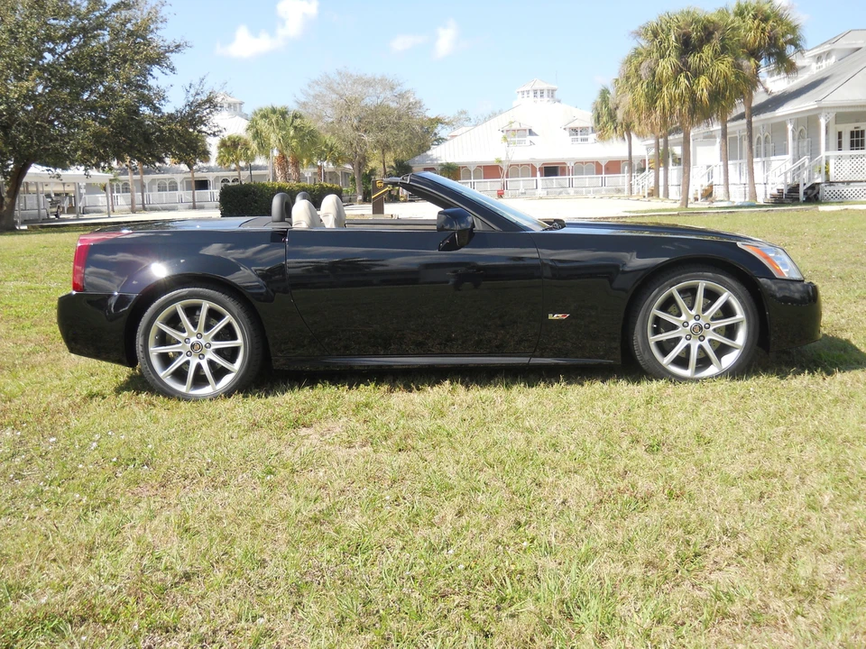 2006 Cadillac XLR-V - Image 2 of 31