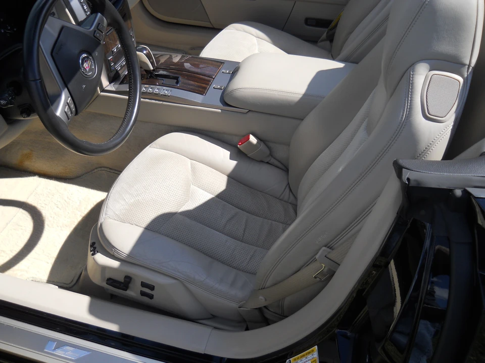 2006 Cadillac XLR-V - Image 14 of 31