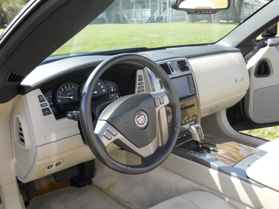 2006 Cadillac XLR-V - Image 13 of 31