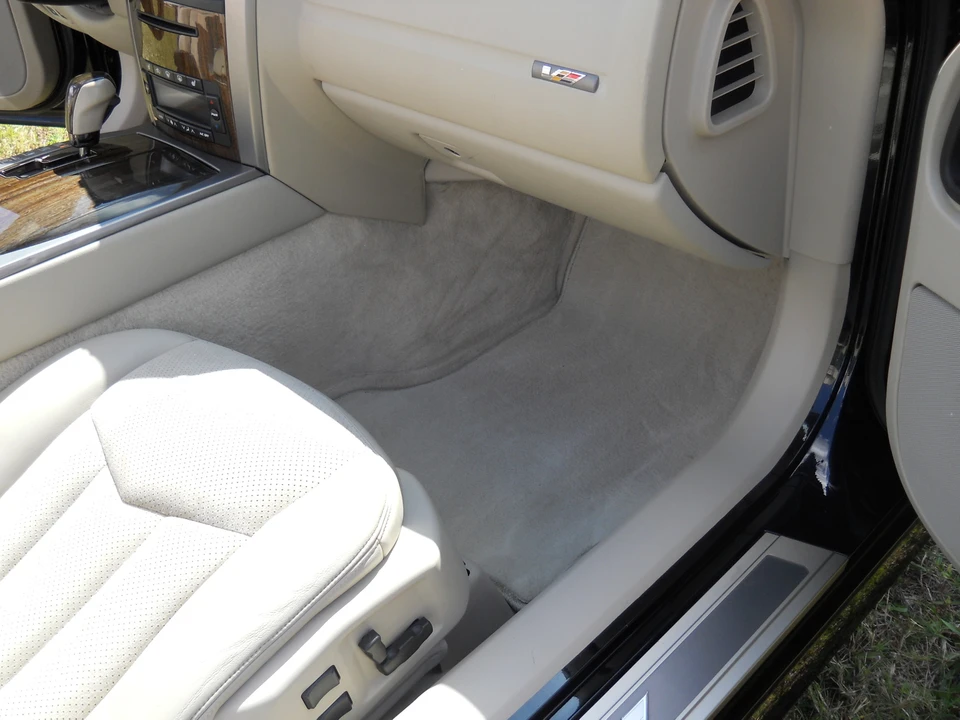 2006 Cadillac XLR-V - Image 18 of 31