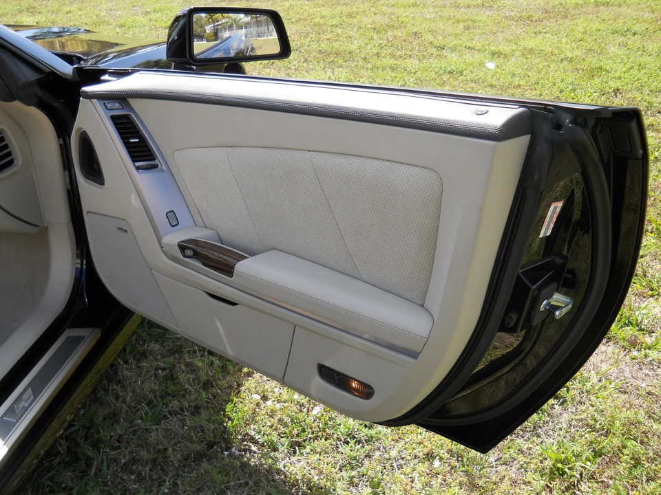 2006 Cadillac XLR-V - Image 19 of 31