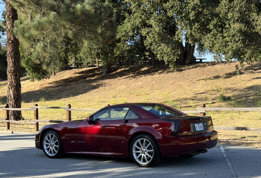 2006 Cadillac XLR-V - Image 28 of 31