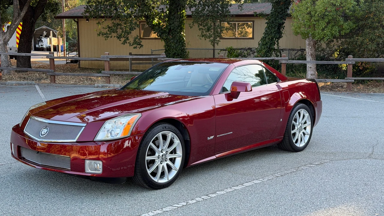 2006 Cadillac XLR-V - Image 22 of 31
