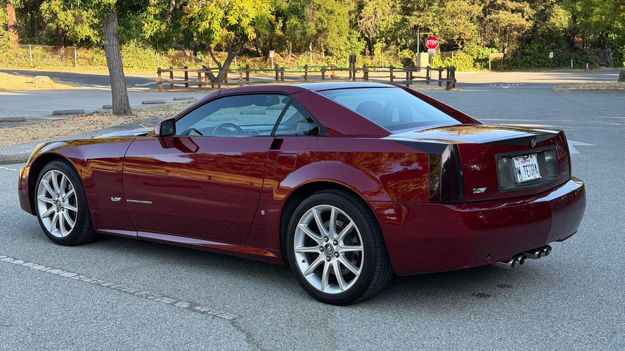 2006 Cadillac XLR-V - Image 29 of 31