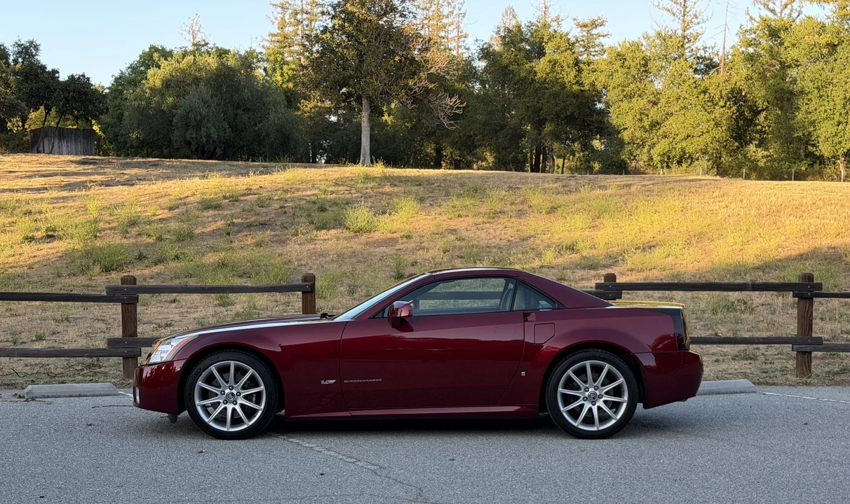 2006 Cadillac XLR-V - Image 25 of 31