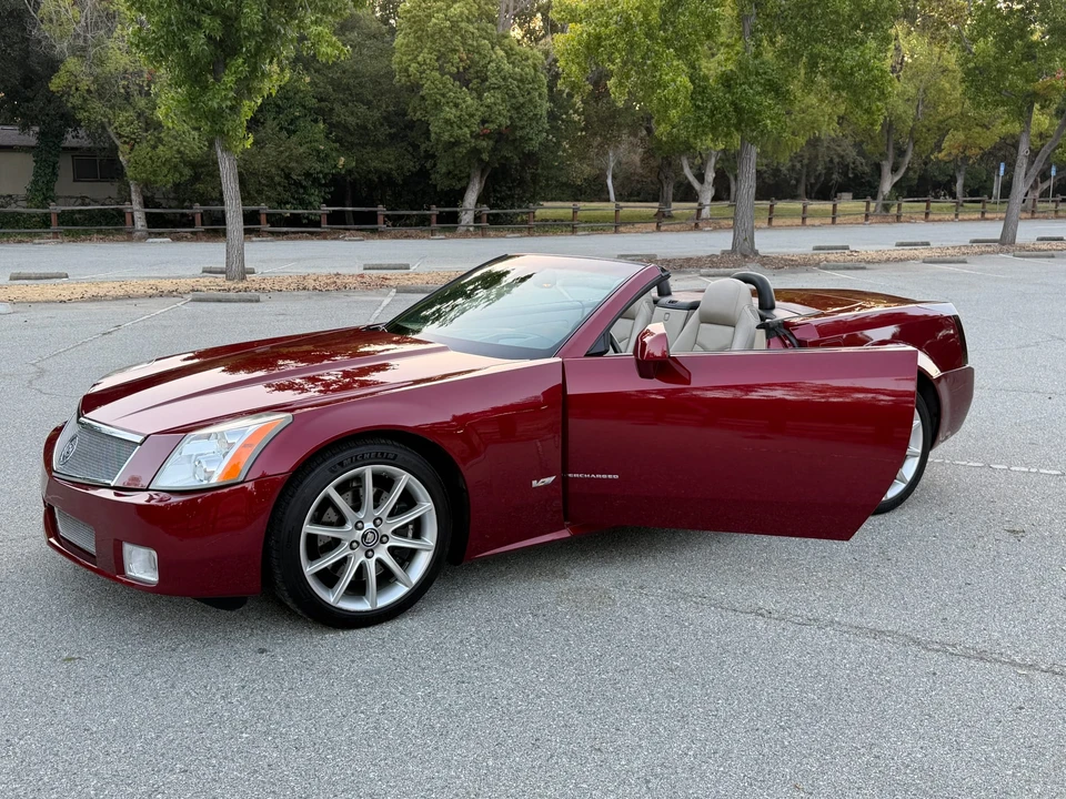 2006 Cadillac XLR-V - Image 24 of 31