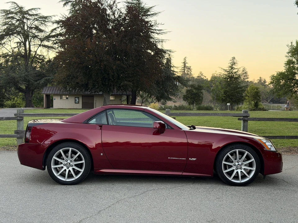 2006 Cadillac XLR-V - Image 14 of 31
