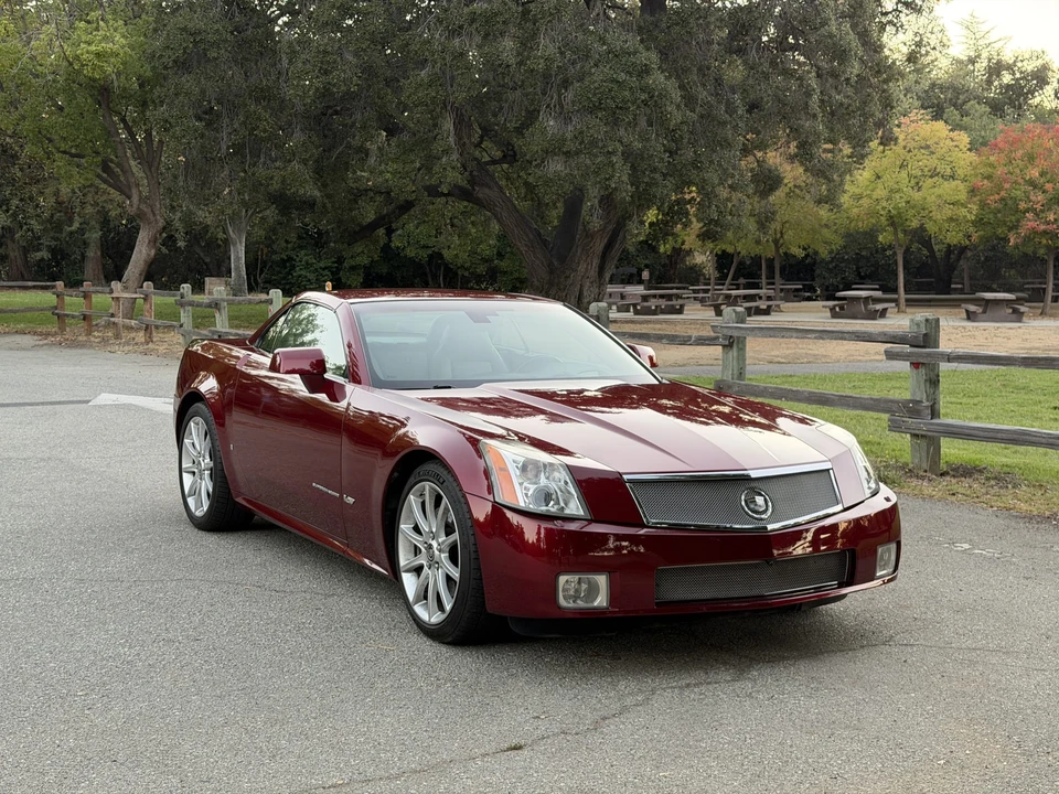 2006 Cadillac XLR-V - Image 17 of 31