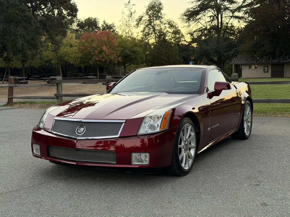 2006 Cadillac XLR-V - Image 2 of 31