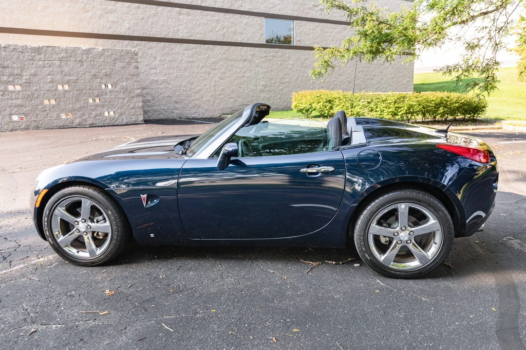2007 Pontiac Solstice GXP - Image 2 of 31